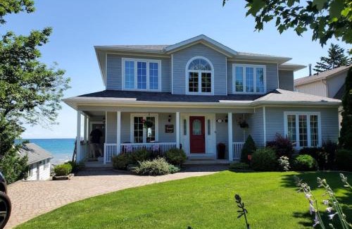 Meaford Maison | Waterfront Cottage on Georgian Bay w Hot Tub