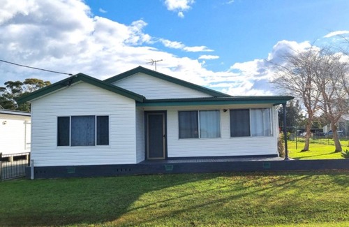 Swan Bay Maison | Waterfront Cottage, TOP NOTCH