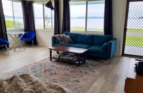 Swan Bay Maison | Waterfront Cottage, TOP NOTCH