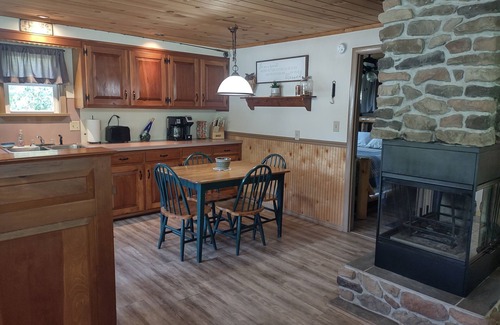 Swengel Cottage | Charmant chalet au bord de l'eau sur un coin de rue