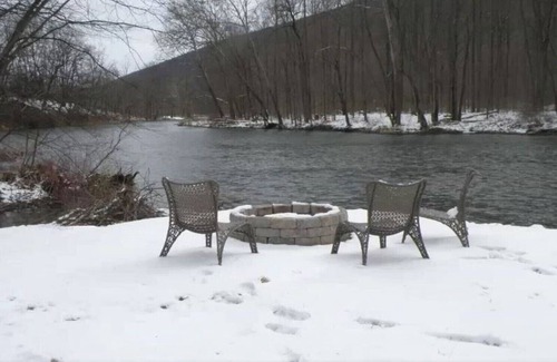 Swengel Cottage | Charmant chalet au bord de l'eau sur un coin de rue