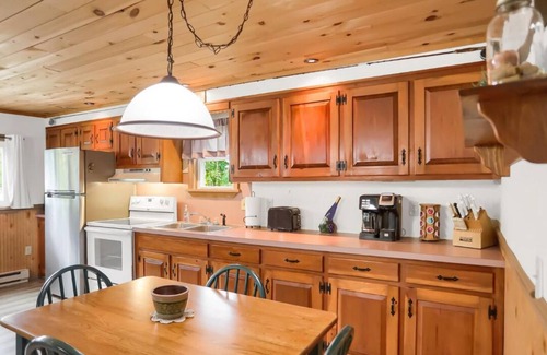 Swengel Cabine | Waterfront cottage on corner lot w/ hot tub, & fire pit. Pet friendly.