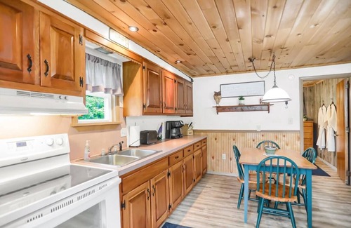 Swengel Cabine | Waterfront cottage on corner lot w/ hot tub, & fire pit. Pet friendly.