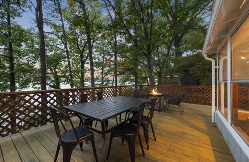 Burdett Maison | Waterfront Cottage with Hot Tub on Seneca Lake FLX Wine Trail