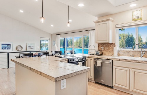 Allyn-Grapeview Maison | Waterfront, dog-friendly home with private beach, amazing deck & harbor view