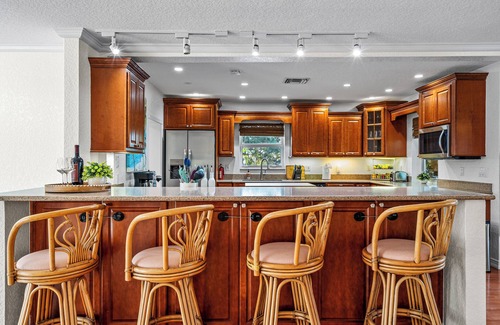 Lake Clarke Shores Maison | Waterfront Escape with Private Pool and Mini-Golf in West Palm Beach