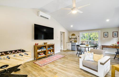 Cub Run Maison | Waterfront Escape in Cub Run with Deck and Hot Tub!
