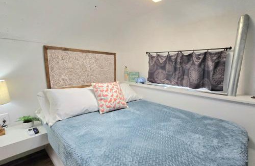 Port Lavaca Maison | Waterfront Escape - Margie 1974 Silver Streak
