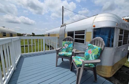 Port Lavaca Maison | Waterfront Escape - Margie 1974 Silver Streak