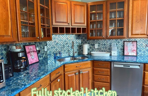 Phoenix Maison | WATERFRONT ESCAPE, WALKABLE VILLAGE, MINUTES TO SYRACUSE UNIVERSITY