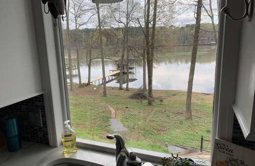 Scottsboro Maison | WATERFRONT – Experience Lake Life and Nature with City Convenience!