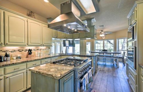 Hitchcock Maison | Waterfront Family Home with Patio in Hitchcock