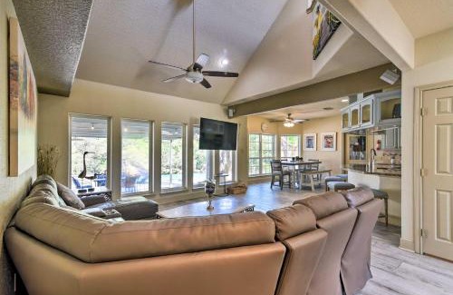 Hitchcock Maison | Waterfront Family Home with Patio in Hitchcock