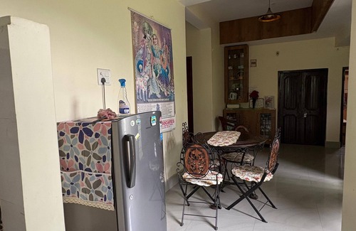 Mandi Maison | Waterfront Family Retreat–2BHK Independent Floor by Homeyhuts