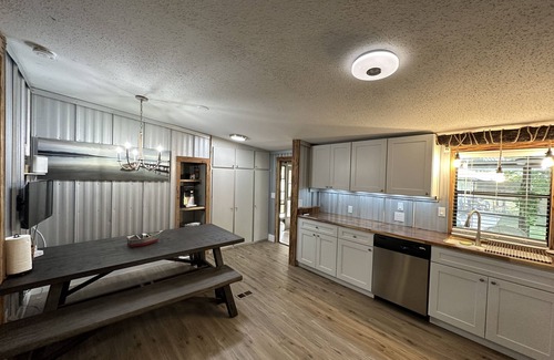 Satsuma Cabine | Waterfront Retreat. Access to Dunns Creek, Crescent Lake, St John's River