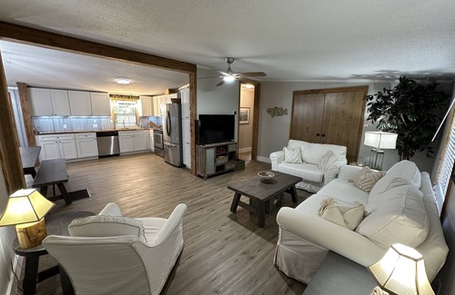 Satsuma Cabine | Waterfront Retreat. Access to Dunns Creek, Crescent Lake, St John's River