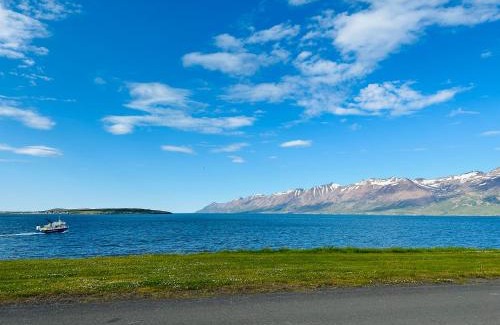 Hauganes Maison | Waterfront Fjord House