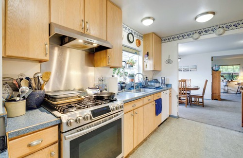 Warrenton Maison | Waterfront Getaway on 10 Acres Near Sunset Beach!