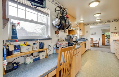 Warrenton Maison | Waterfront Getaway on 10 Acres Near Sunset Beach!