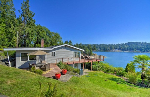 Gig Harbor Maison | Waterfront Gig Harbor Home with Furnished Deck