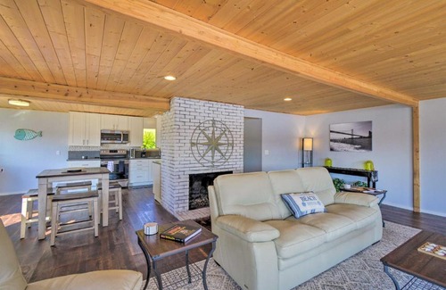 Gig Harbor Maison | Waterfront Gig Harbor Home with Furnished Deck