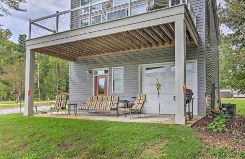 Greenwood Maison | Waterfront Greenwood Getaway with Deck and Grill!