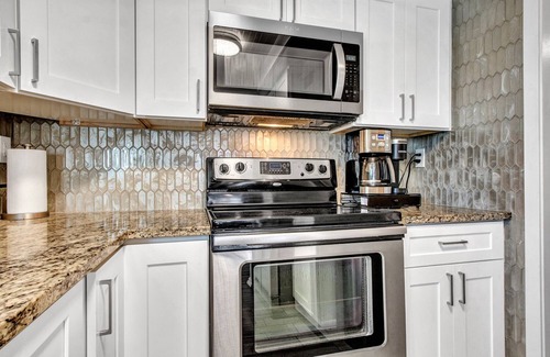 Desert Shores Copropriété | Waterfront, Ground Level, 2 Bedroom Condo