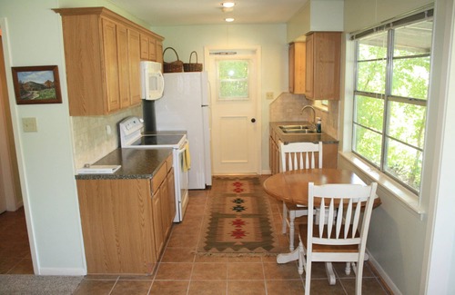 North Shore Colony Cottage | Cottage Waterfront Hatter Cove avec Embarcadère privatif