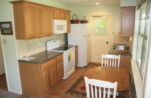 North Shore Colony Cottage | Cottage Waterfront Hatter Cove avec Embarcadère privatif
