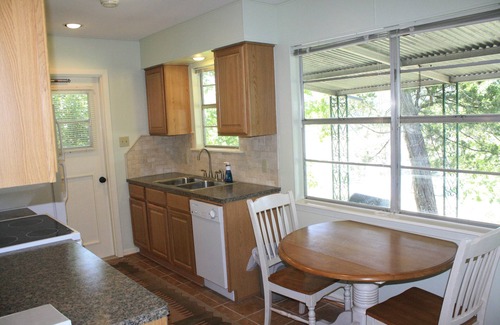 North Shore Colony Cottage | Cottage Waterfront Hatter Cove avec Embarcadère privatif