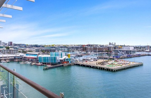 Auckland Central Business District Appartement | Waterfront Haven: Luxe 2BR