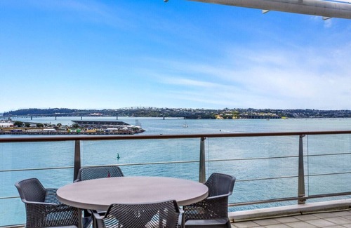 Auckland Central Business District Appartement | Waterfront Haven: Luxe 2BR