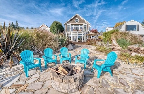 Gig Harbor Maison | Waterfront high end home-dock, hot tub fun
