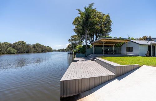 Chittaway Point Maison | Waterfront Holiday Home