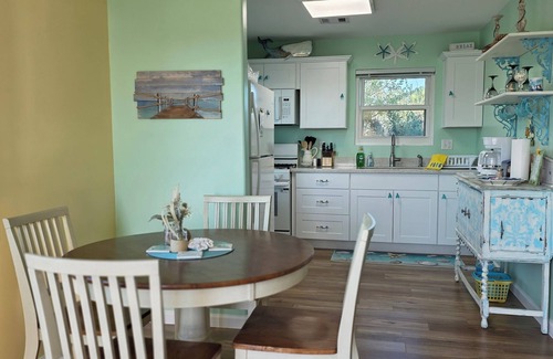 Dickinson Maison | Waterfront home, 300' Fishing Pier w/Boat & Jet Ski Docks Between Kemah & Galv