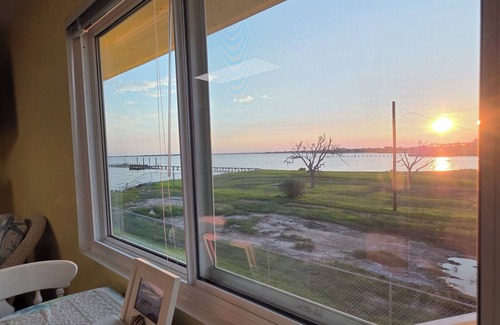 Dickinson Maison | Waterfront home, 300' Fishing Pier w/Boat & Jet Ski Docks Between Kemah & Galv