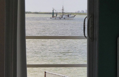 Dickinson Maison | Waterfront home, 300' Fishing Pier w/Boat & Jet Ski Docks Between Kemah & Galv