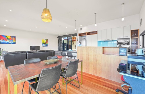 Lindisfarne Maison | Waterfront Home - Gorgeous Views - 2 Bedroom