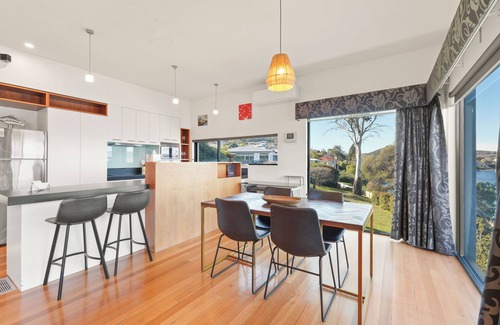 Lindisfarne Maison | Waterfront Home - Gorgeous Views - 2 Bedroom