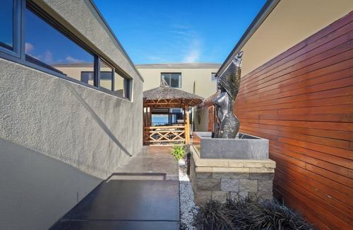 Lindisfarne Maison | Waterfront Home - Gorgeous Views - 2 Bedroom