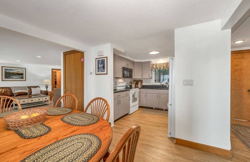 Meredith Maison | Waterfront home sleeping 10 located on Cummings Cove on Lake Winnipesaukee