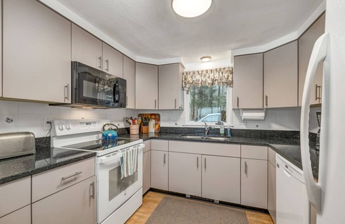 Meredith Maison | Waterfront home sleeping 10 located on Cummings Cove on Lake Winnipesaukee