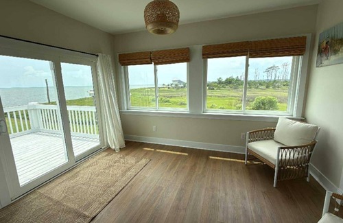 Sealevel Maison | Waterfront home with private sandy beach and pier on the Core Sound.n*Sleeps 12*