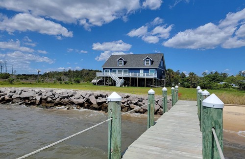 Sealevel Maison | Waterfront home with private sandy beach and pier on the Core Sound.n*Sleeps 12*