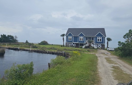 Sealevel Maison | Waterfront home with private sandy beach and pier on the Core Sound.n*Sleeps 12*