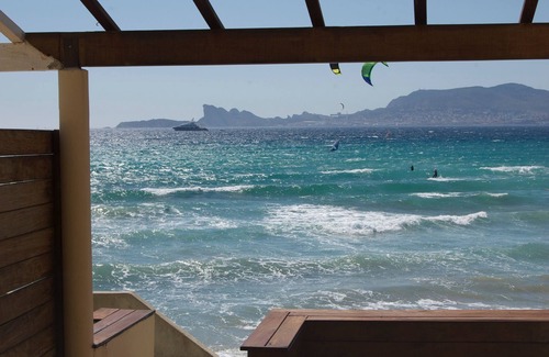 Saint-Cyr-sur-Mer Maison | Maison pieds dans l 'eau dans le prolongement de la plage des Lecques .