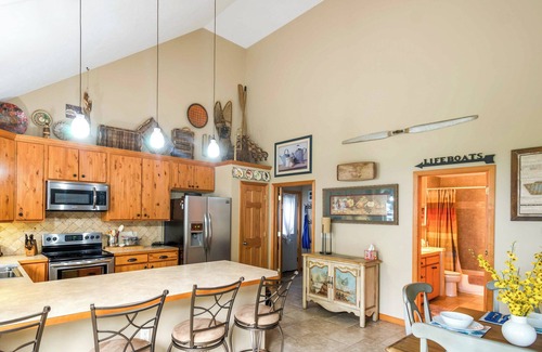 Elwood Cabine | Waterfront Johnson Lake Getaway w/ Fire Pit!