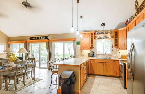 Elwood Cabine | Waterfront Johnson Lake Getaway w/ Fire Pit!