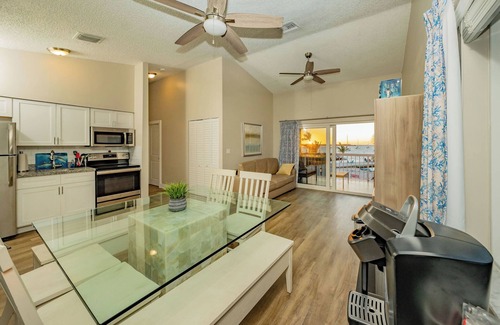 Key Largo Hôtel | Waterfront King Stay! Easy Beach and Pool Access!