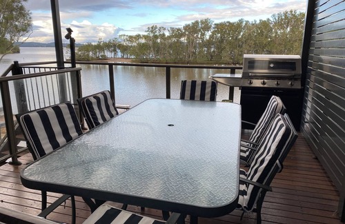 Chittaway Point Maison | Waterfront Lakehouse with Hot-Tub